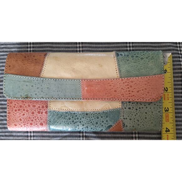 Ladies reptile leather wallet- snap closure- outside & inside pockets- 7.5 x 4 - Picture 6 of 7